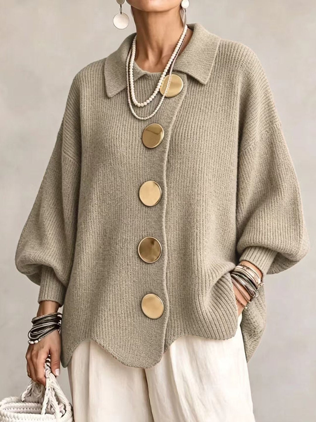 Cárdigan Oversize con Cuello y Botones Metálicos - Beige